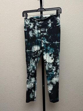 Under Armour Women’s Black & Teal Tie-Dye Leggings